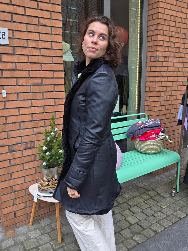 Zwarte schapenleren jas