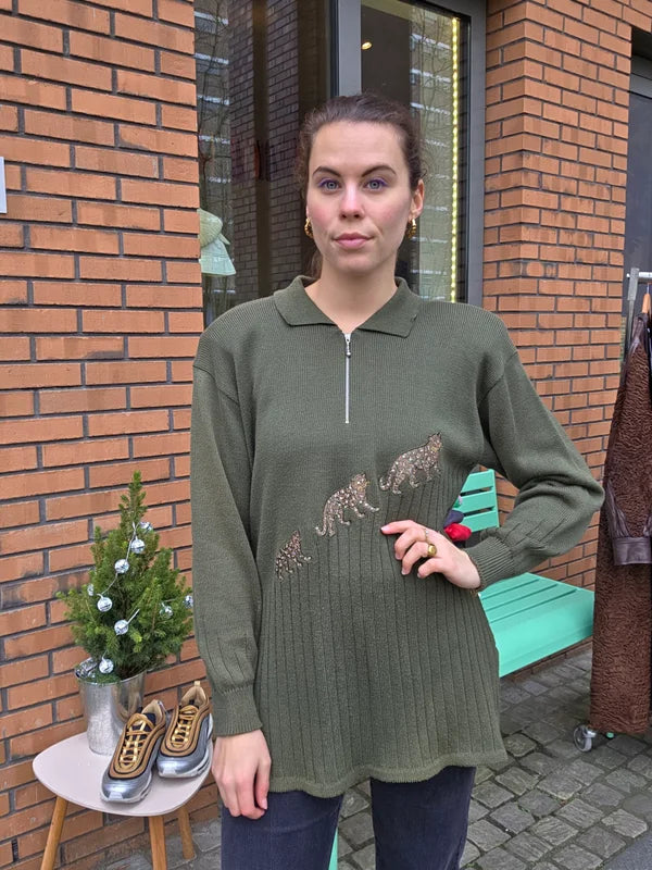 Trui met geborduurde luipaarden